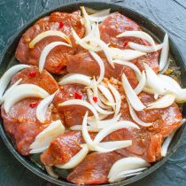 Мясо по-французски со сметаной и сыром Мясо по-французски со сметаной и сыром