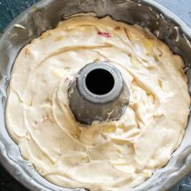 Пирог с ананасами, яблоками и орехами Пирог с ананасами, яблоками и орехами