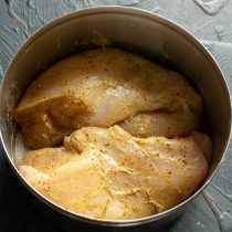 Салат с корейской морковью и курицей